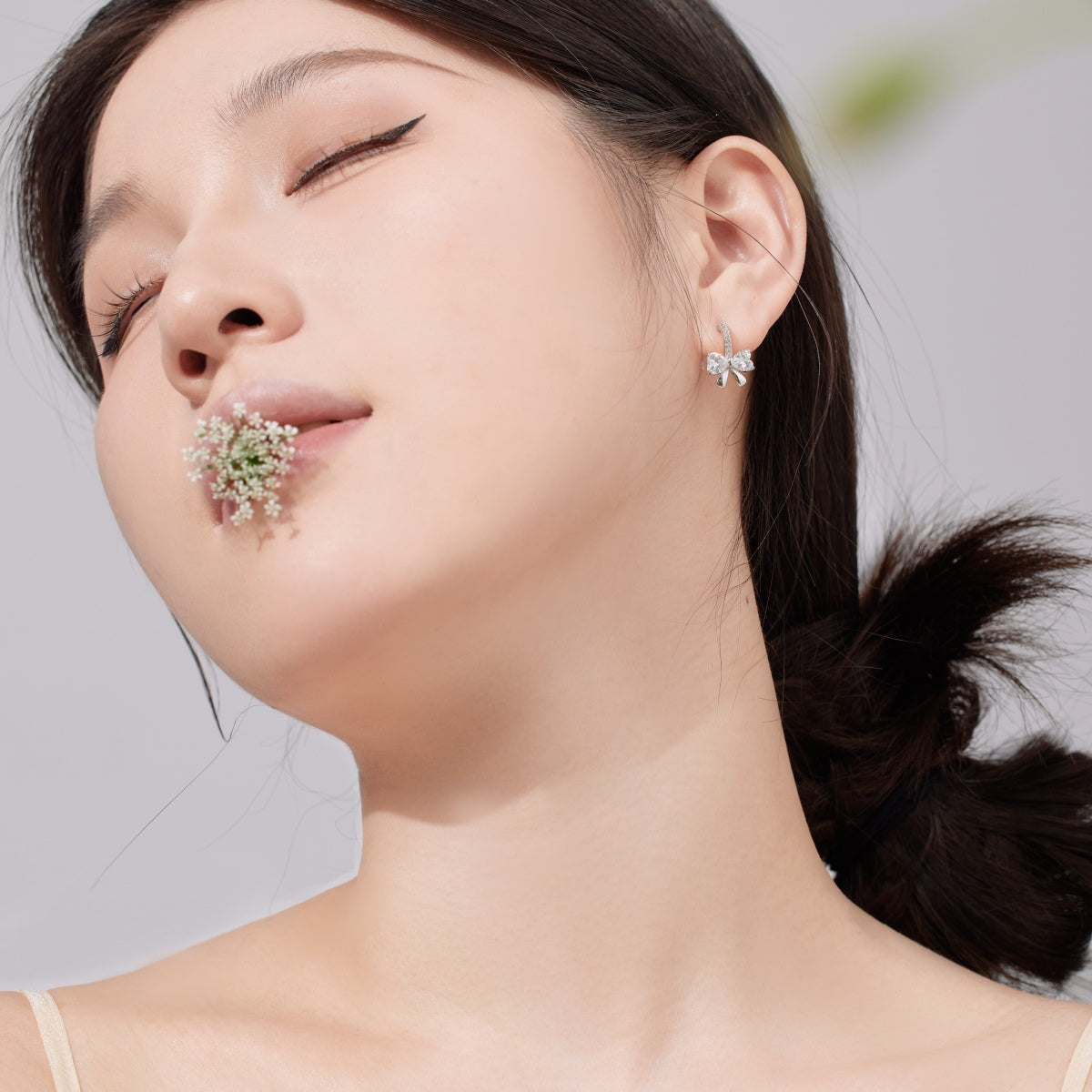 [Goodv]Exquisite Earrings With Heart-Shaped Bow Design