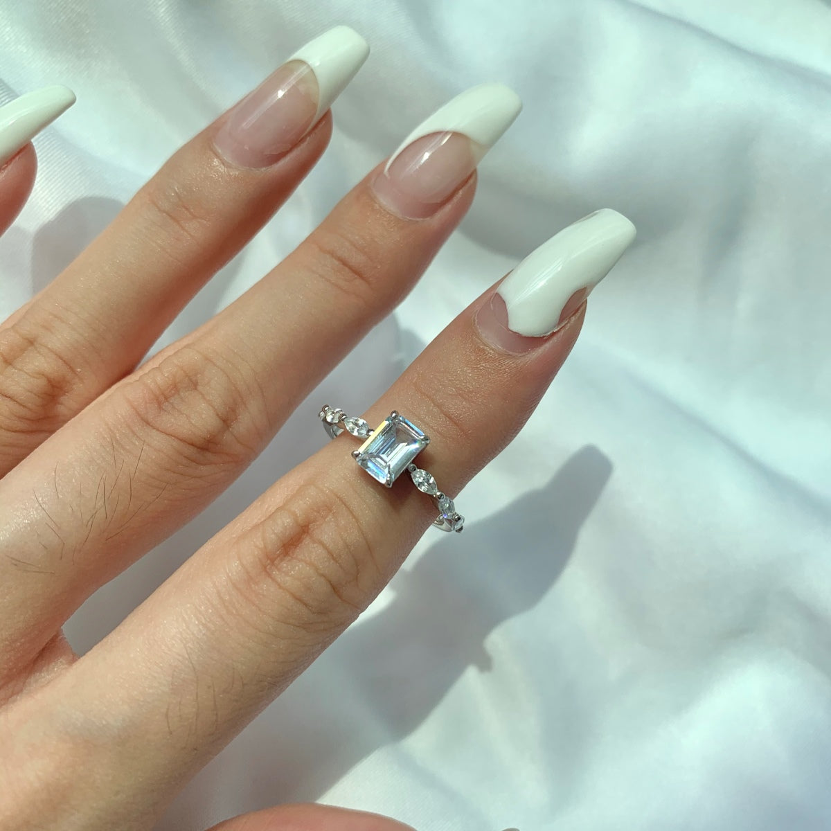 [Goodv]1.0 Carat Dainty Resplendent Radiant Cut Daily Ring