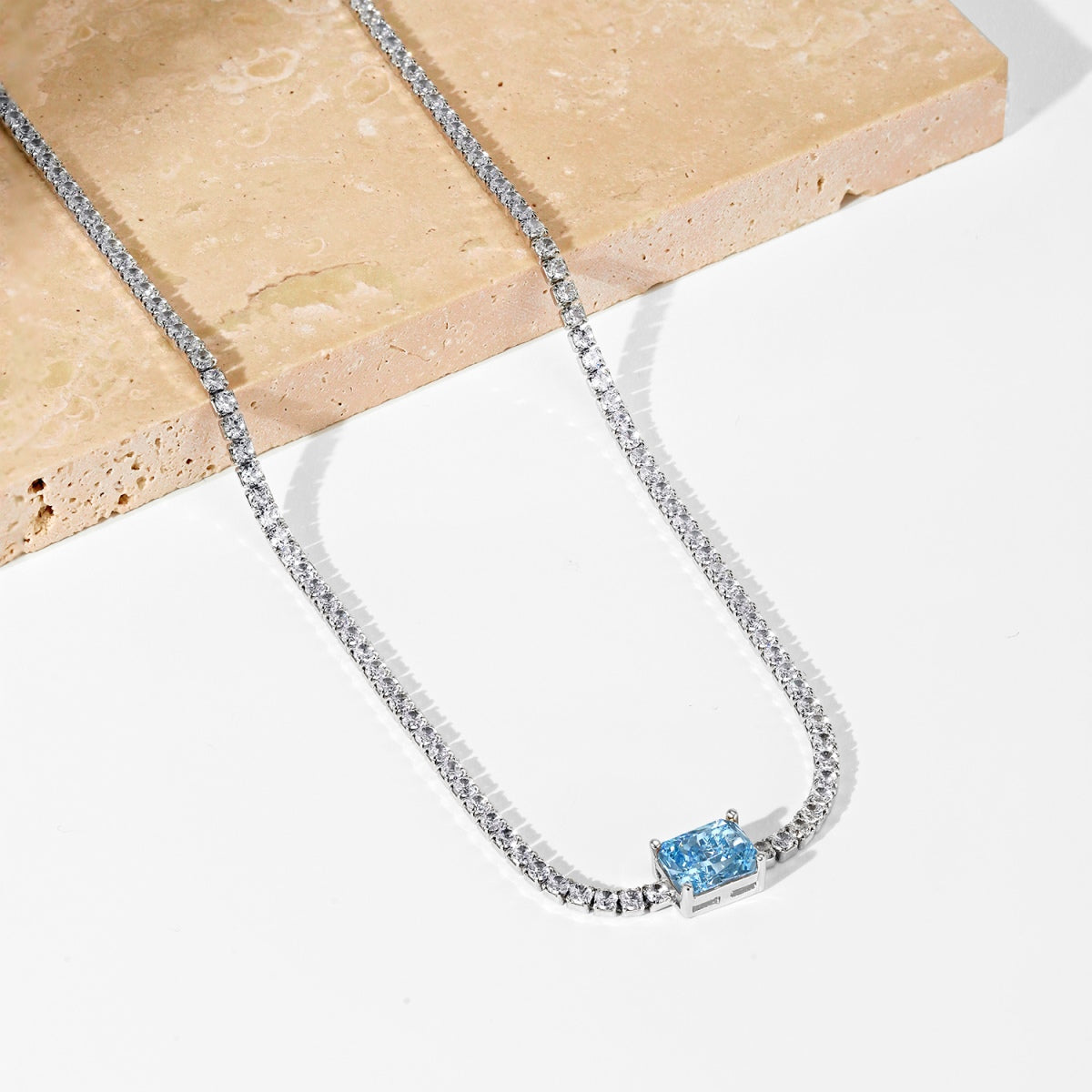 [Goodv]2.0 carat Ornate Emerald Cut Necklace