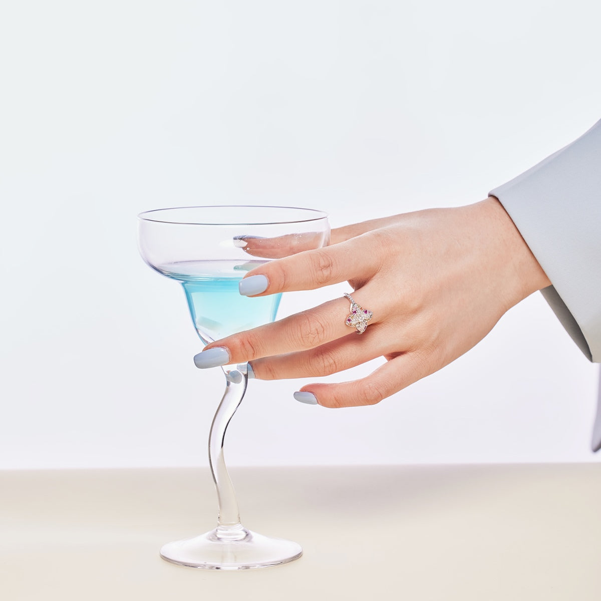 [Goodv]Luxurious Colorful Flower Shape Banquet Ring