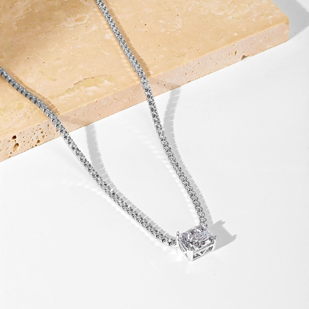 [Goodv]4.0 Carat Elegant Radiant Cut Necklace