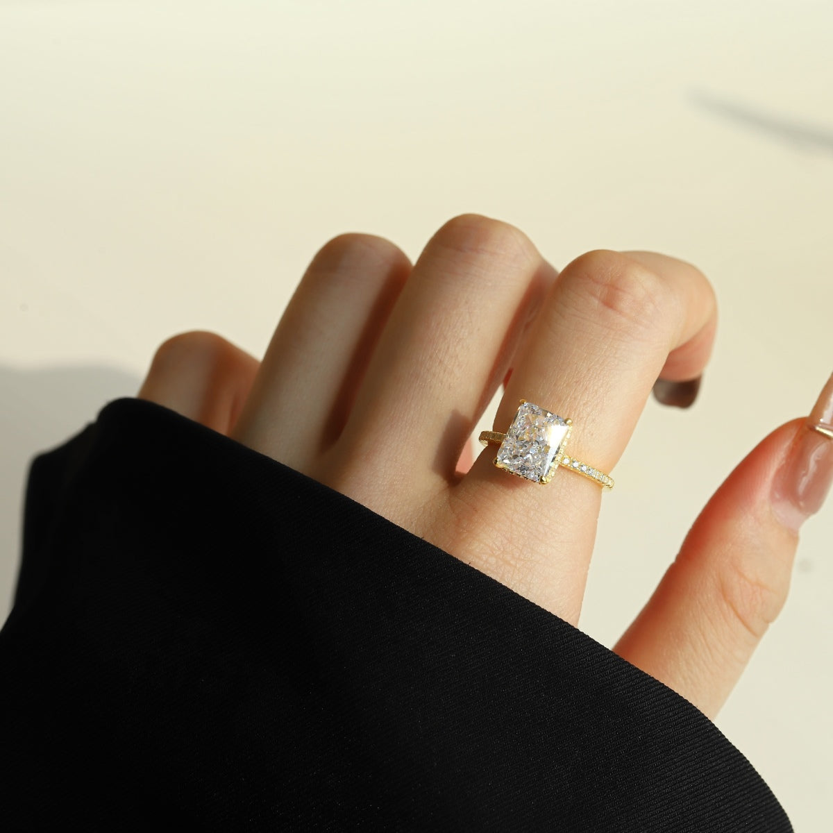 [Goodv]4.0 Carat Luxurious Engagement Ring