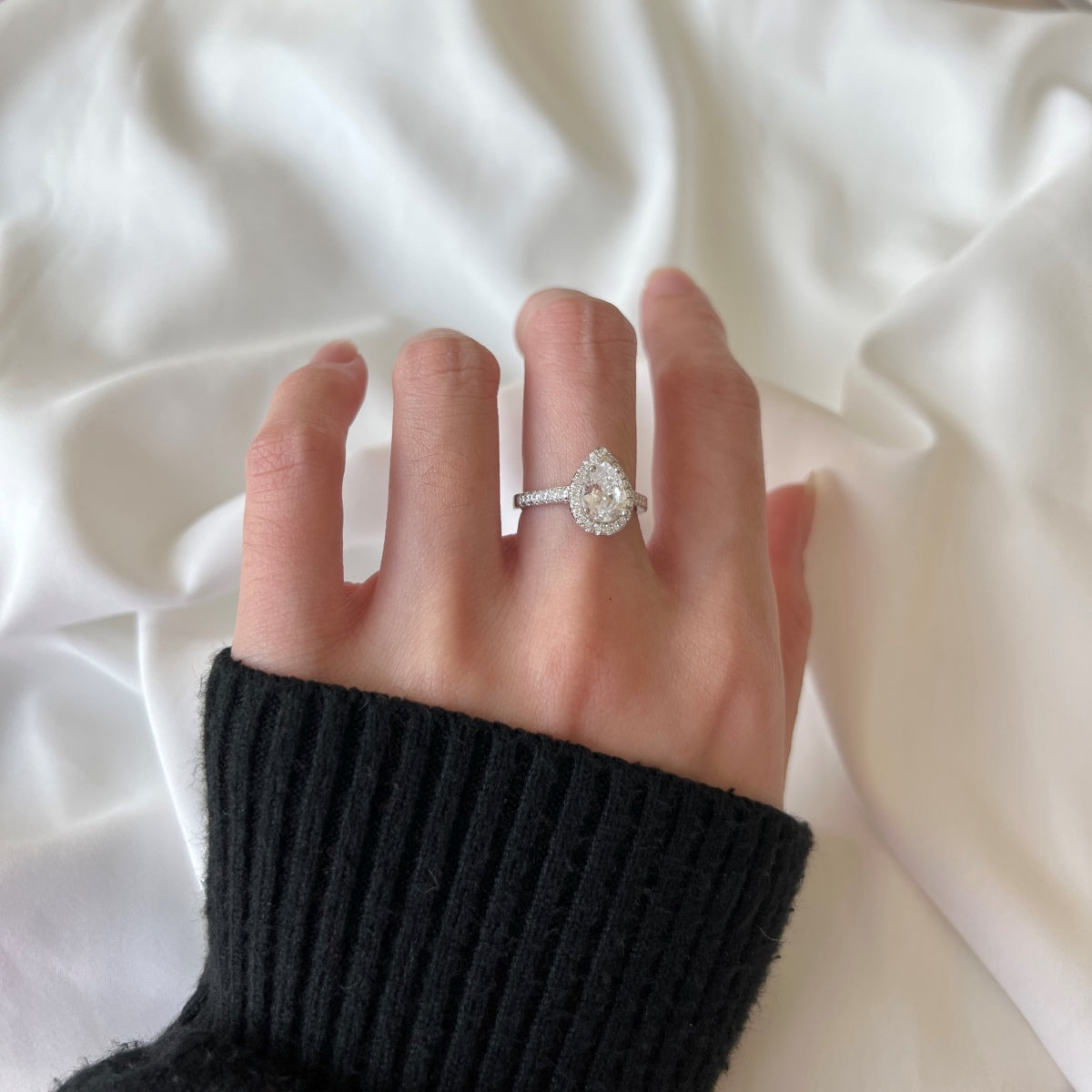 [Goodv]1.0 Carat Luxurious Resplendent Water Drop Shape Wedding Ring