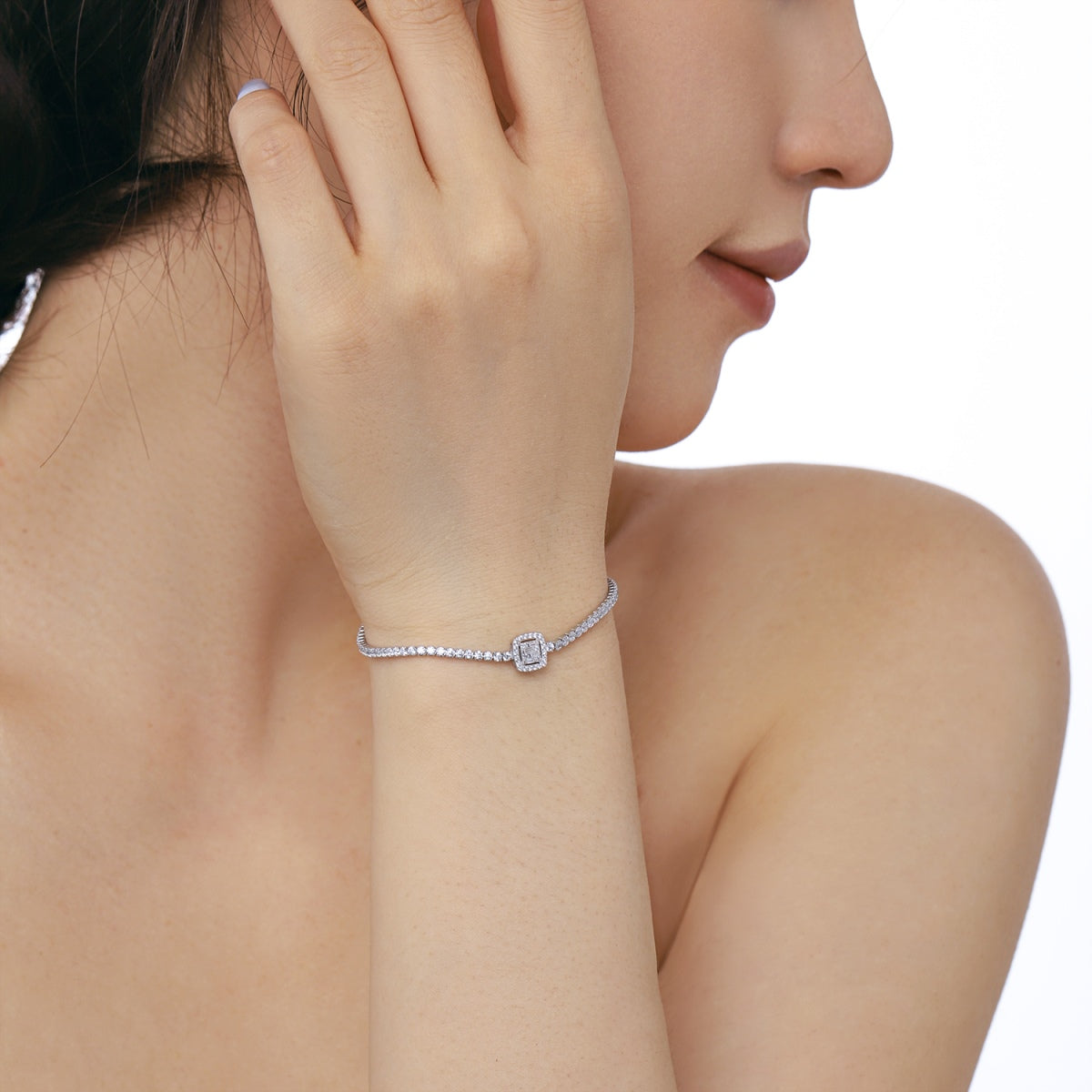 [Goodv]Luxurious Dazzling Square Shape Banquet Bracelet