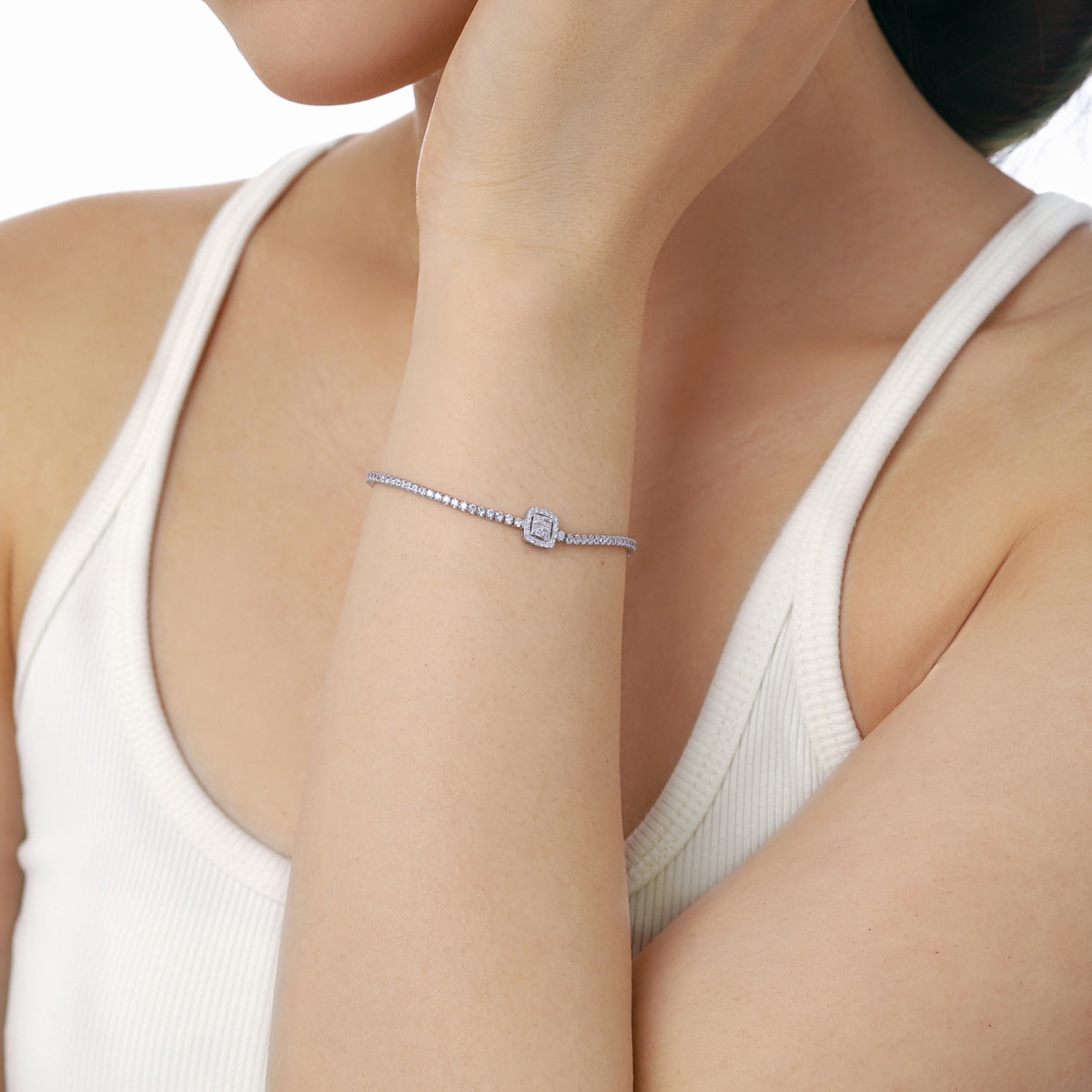 [Goodv]Luxurious Dazzling Square Shape Banquet Bracelet