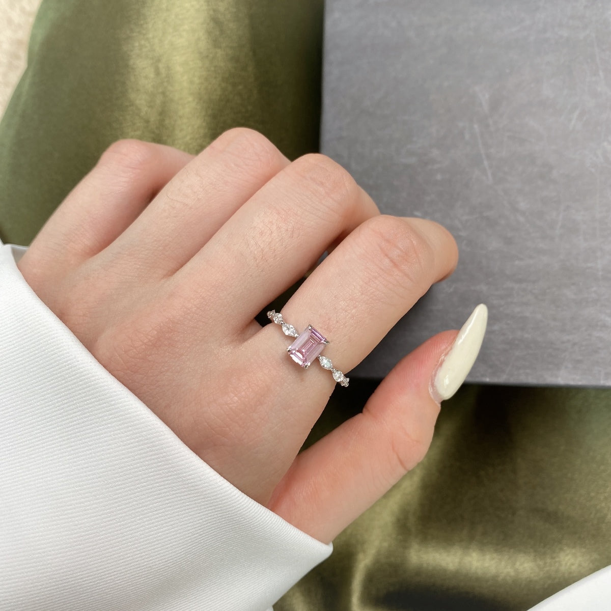 [Goodv]1.0 Carat Dainty Resplendent Radiant Cut Daily Ring