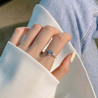 [Goodv]2.0 Carat Dazzling Lustrous Heart Cut Lover Ring