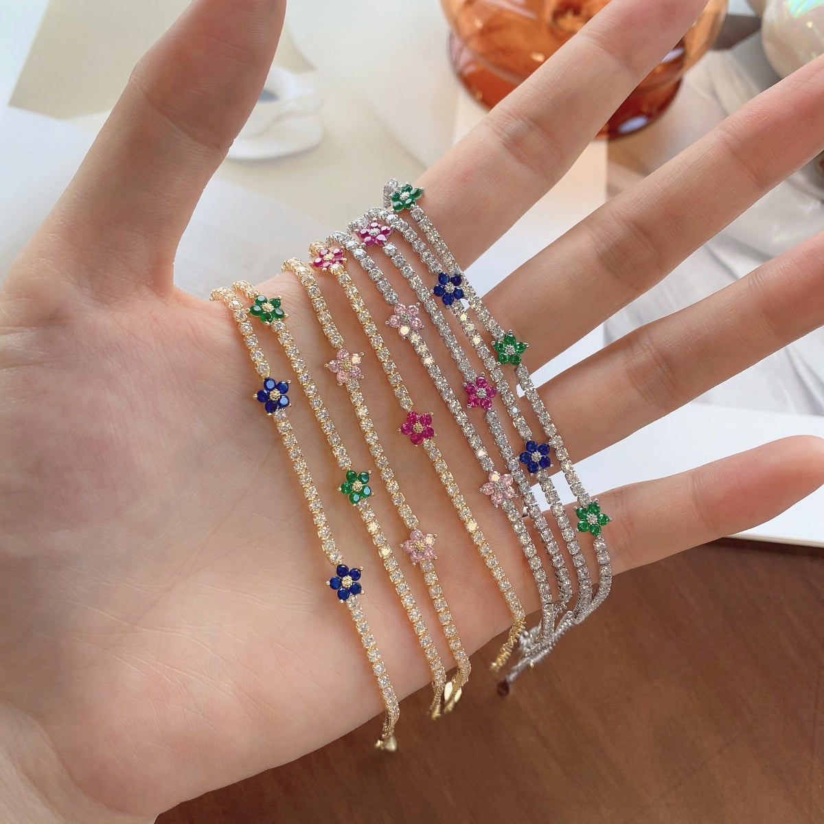 [Goodv]Sparkling Flower Shape Tennis Bracelet