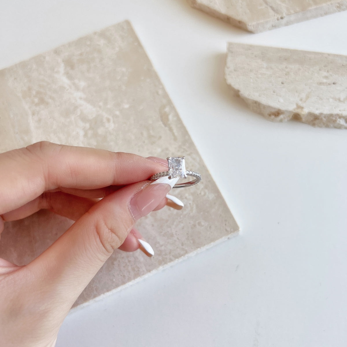 [Goodv]2.0 Carat Dazzling Sparkling Radiant Cut Party Ring