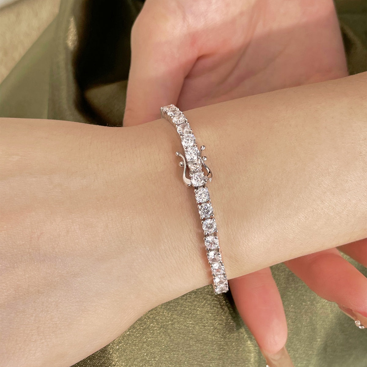 [Goodv]Luxurious Ornate Round Cut Tennis Bracelet
