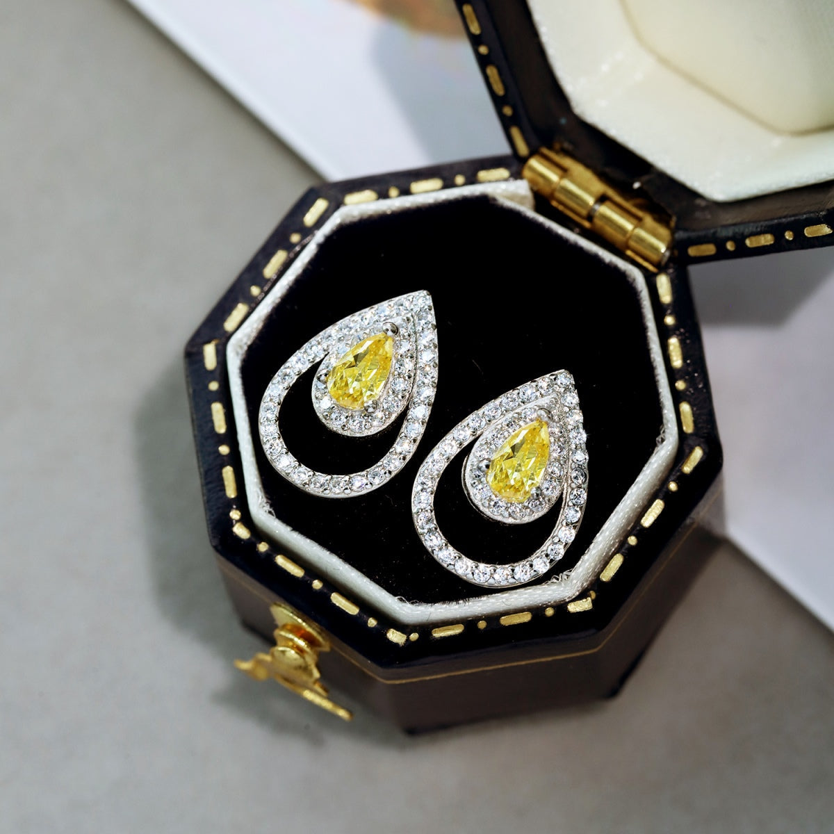 [Goodv]Sparkling Delicate Water Drop Shape Daily Earrings