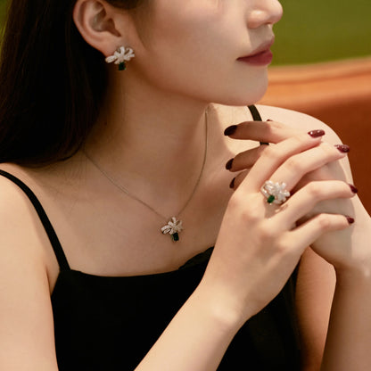 [Goodv]Luxurious Flower Shape Emerald Cut Necklace