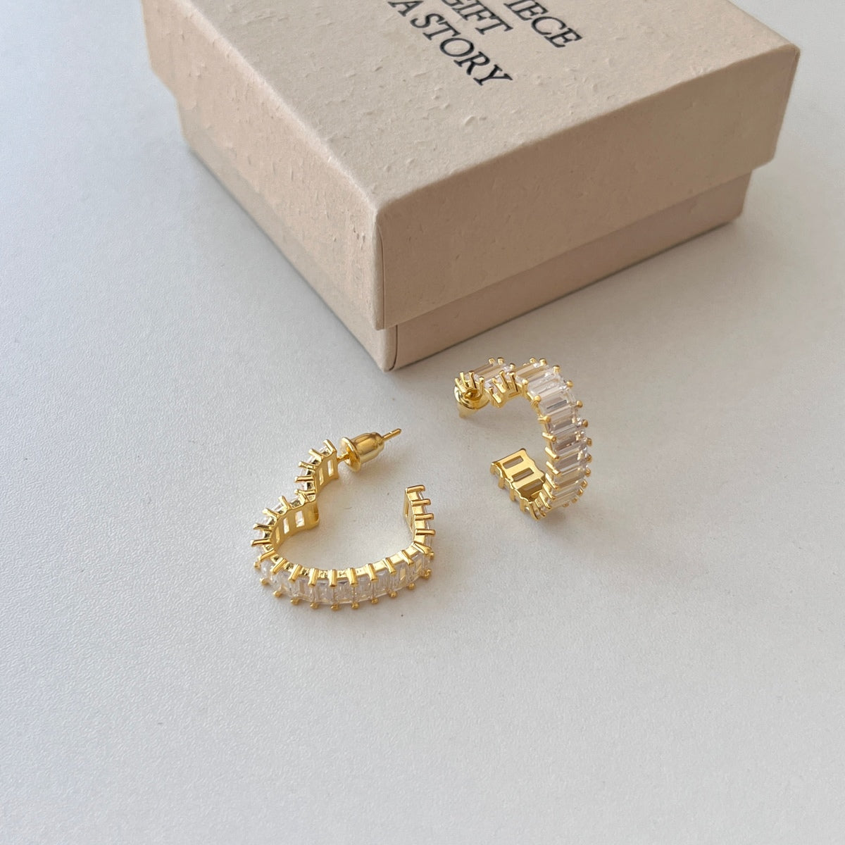 [Goodv]Radiant Heart Cutout Earrings