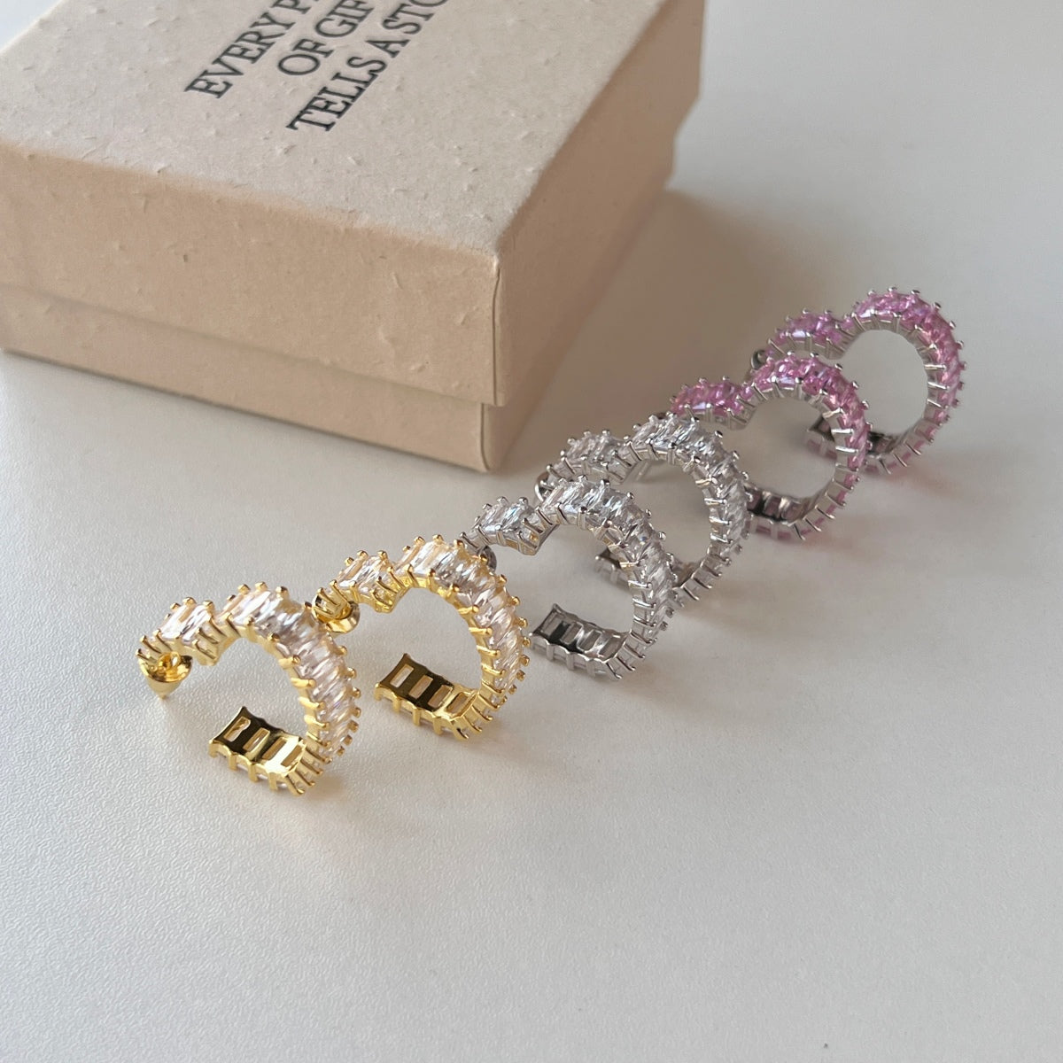 [Goodv]Radiant Heart Cutout Earrings