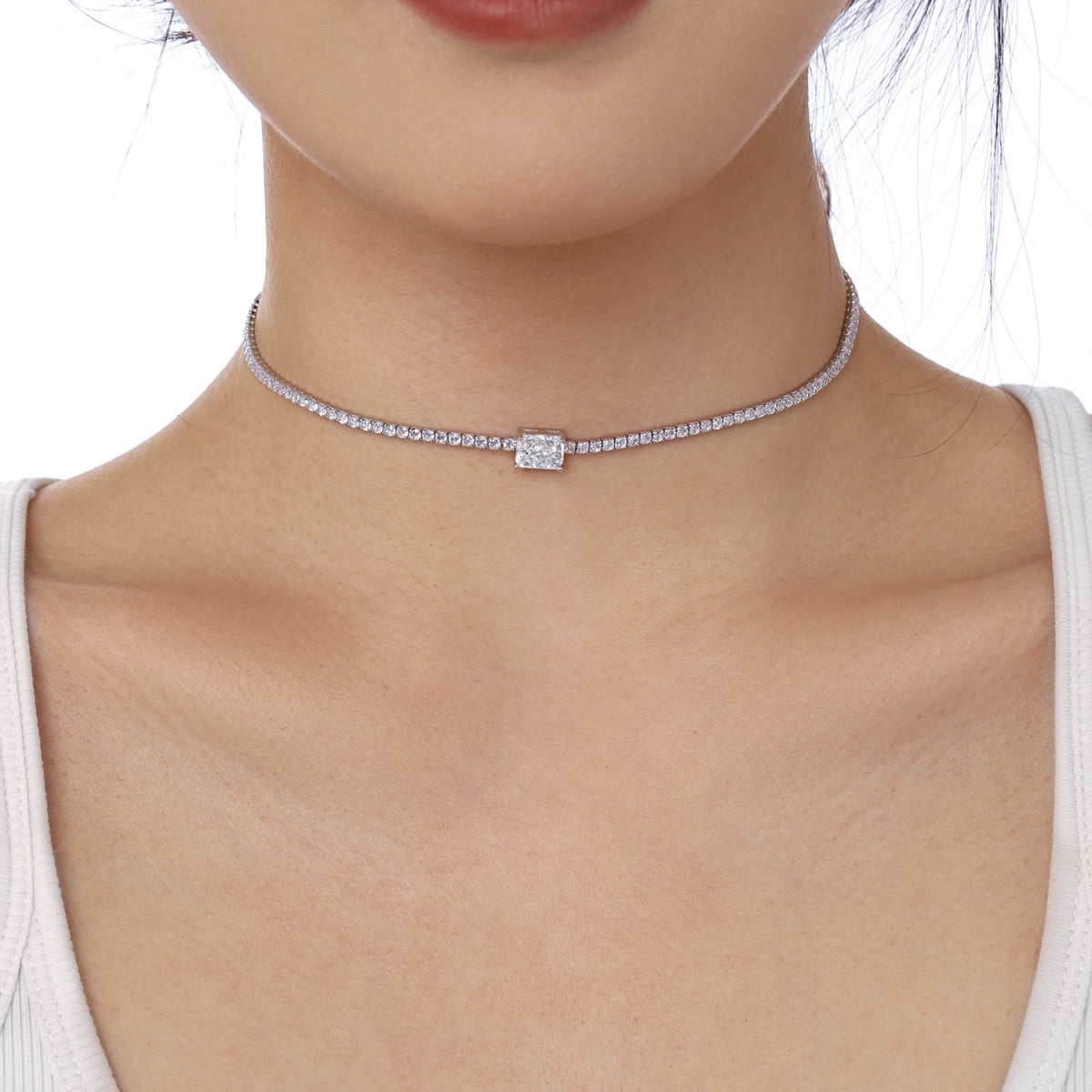 [Goodv]2.0 carat Ornate Emerald Cut Necklace