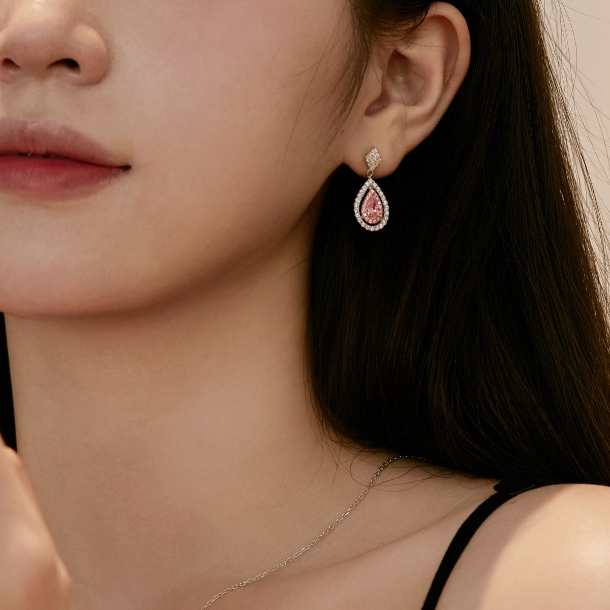 [Goodv]Ornate Delicate Water Drop Shape Banquet Earrings