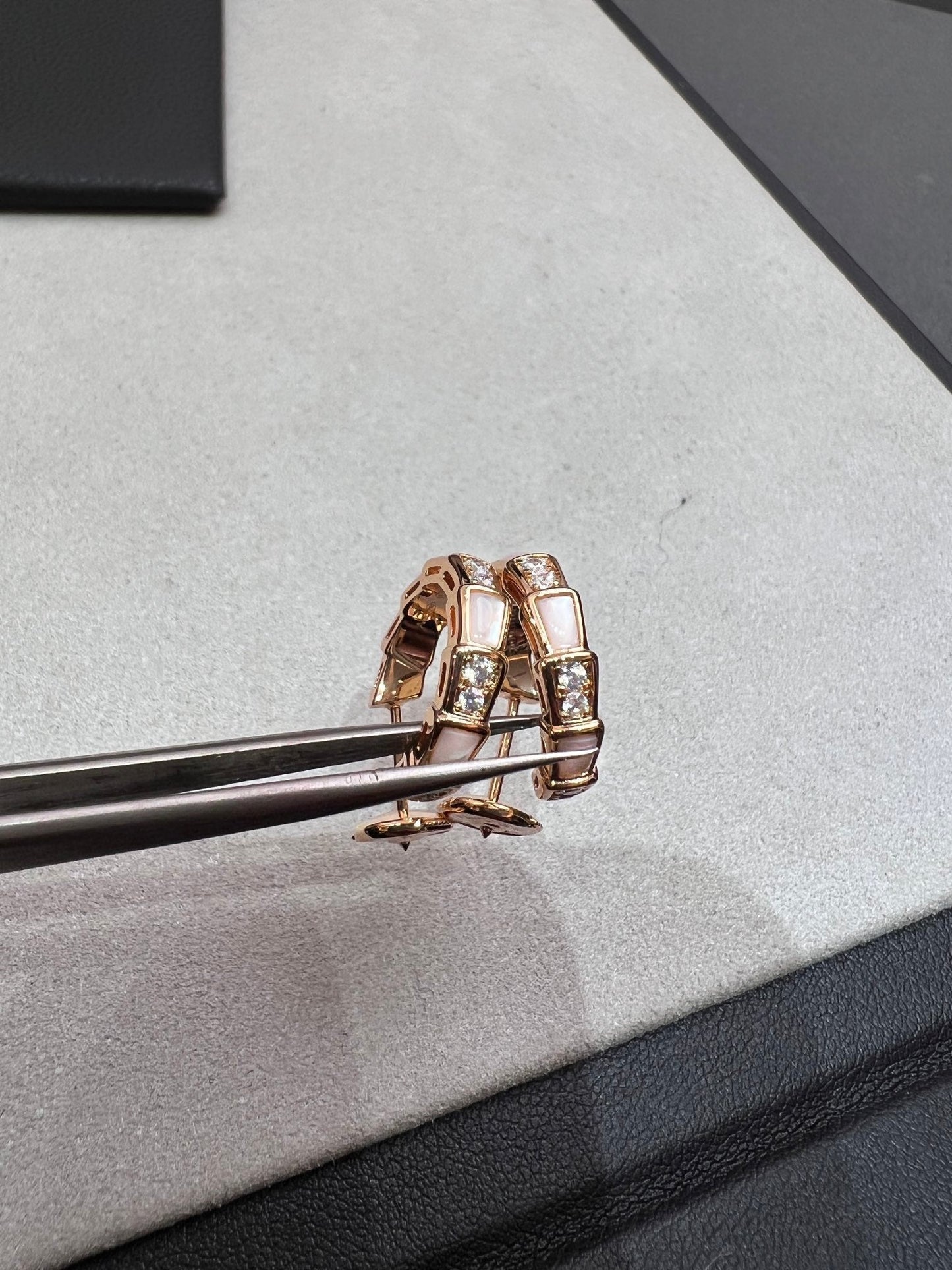 [BIJOUX]SERPENTI MOP PINK GOLD EARRINGS
