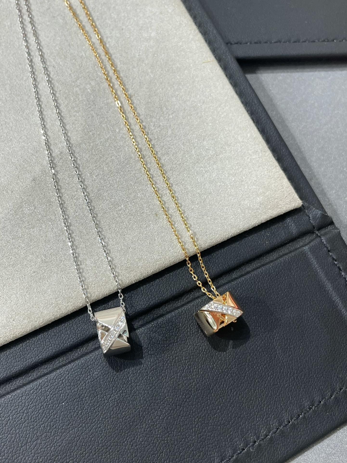[BIJOUX]COLLIER DIAMANTS PREUVE LIENS