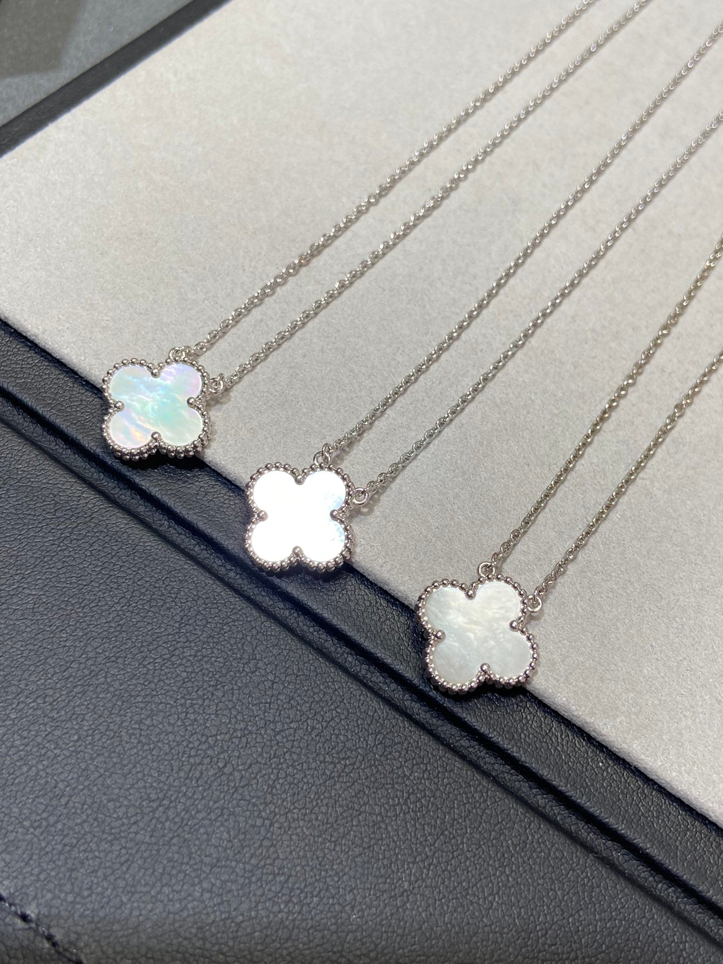 [BIJOUX]CLOVER MEDIUM SILVER WHITE MOP NECKLACE
