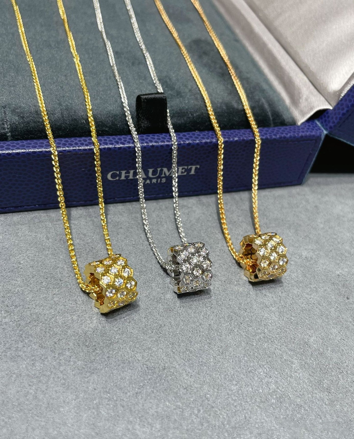 [BIJOUX]BEE LOVE DIAMOND PAVED 3 ROW NECKLACE