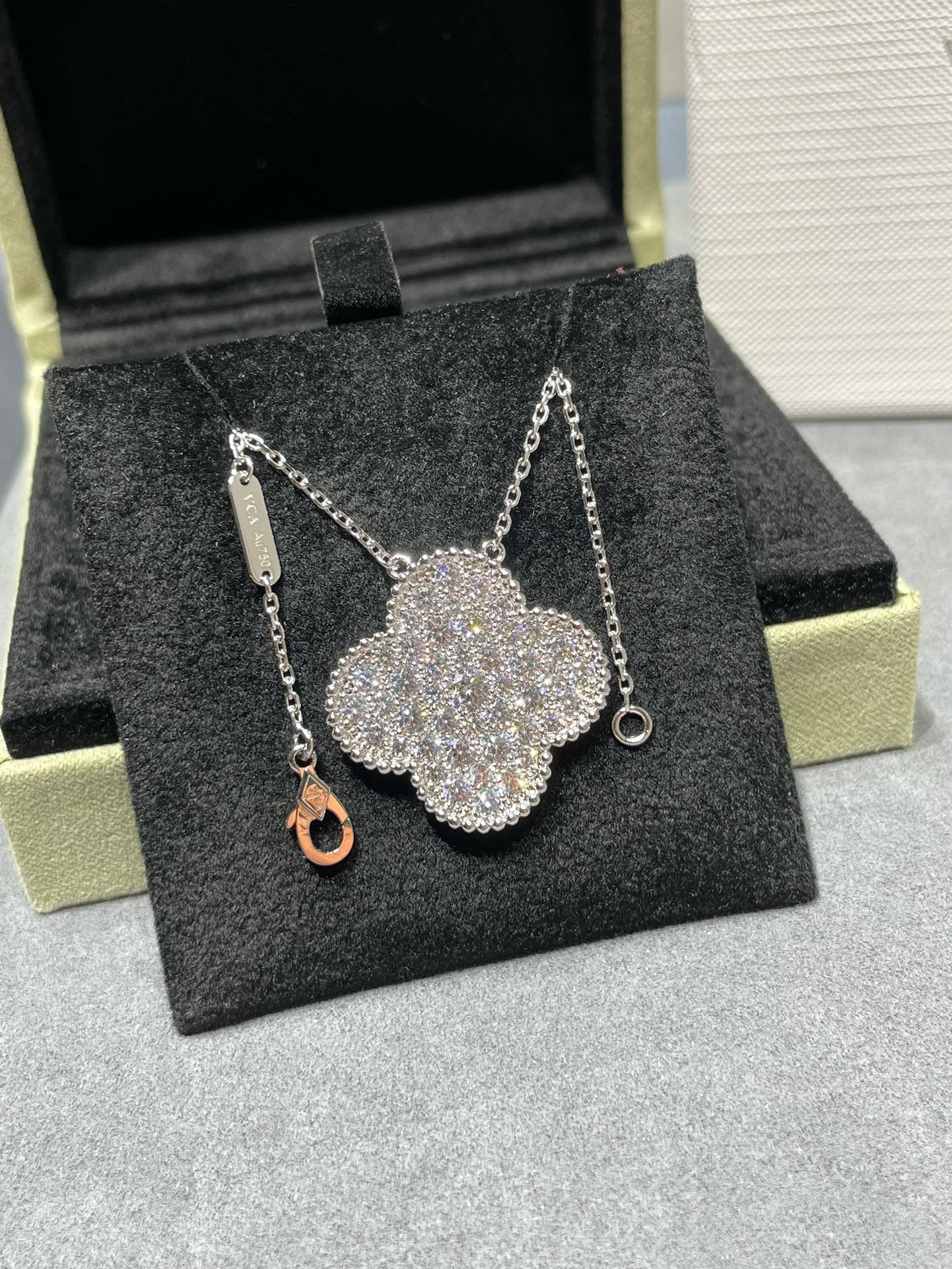 [BIJOUX]CLOVER 25MM LARGE PENDANT DIAMOND PAVED SILVER NECKLACE