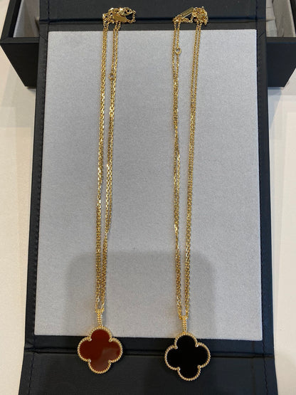 [Goodv]CLOVER LARGE WHITE CARNELIANS GOLD NECKLACE