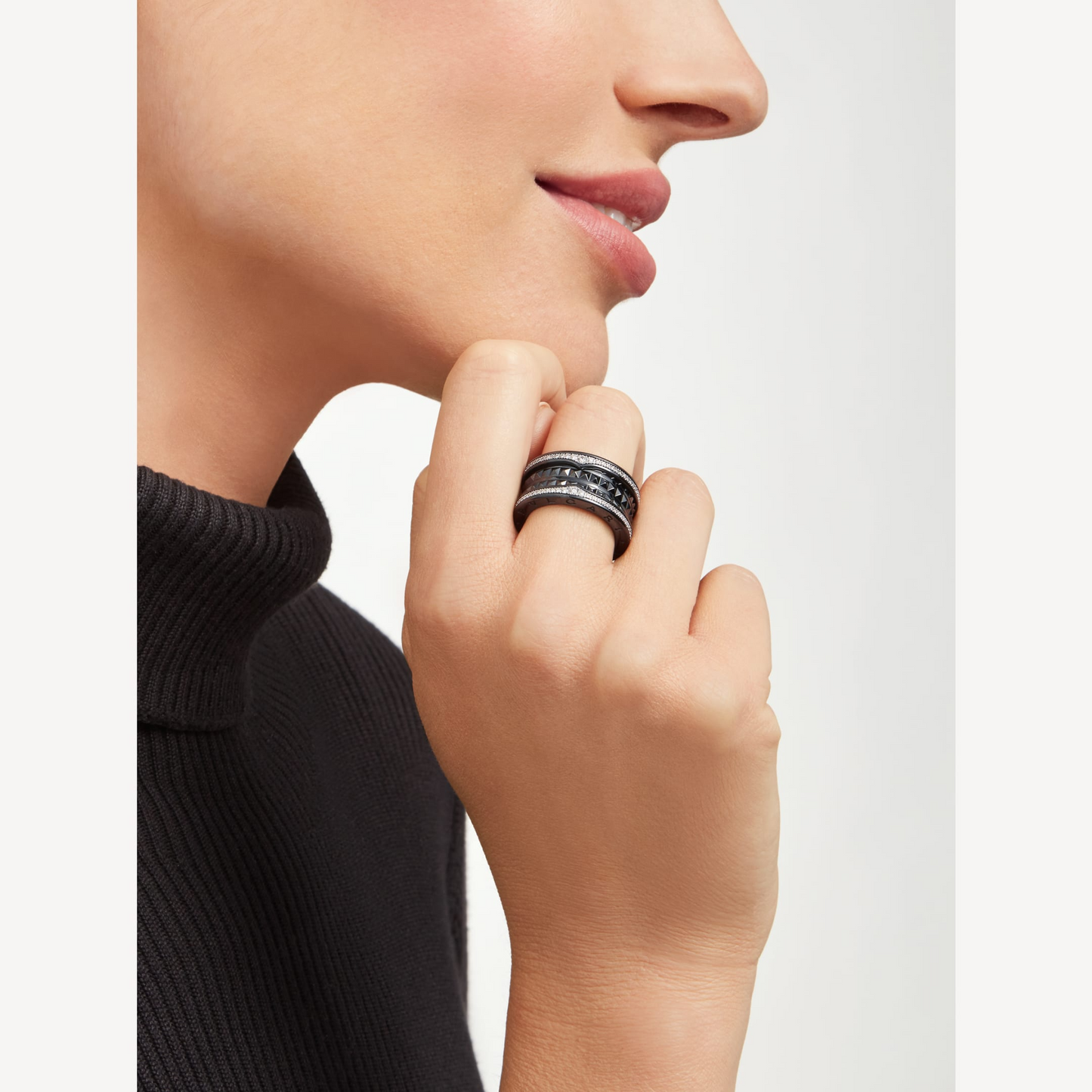 [BIJOUX]ZERO 1 ROCK FOUR-BAND BLACK CERAMIC WITH STUDDED SPIRAL AND PAVED DIAMONDS RING