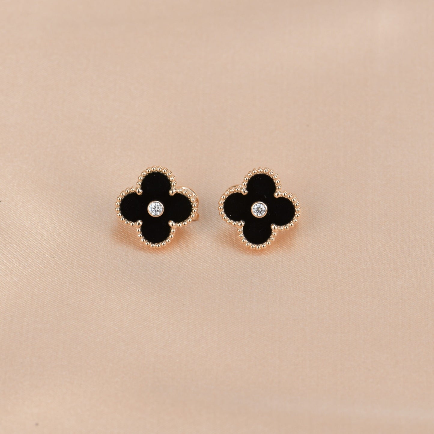 [BIJOUX]CLOVER MEDIUM 1 MOTIFS ONYX DIAMOND EARRINGS