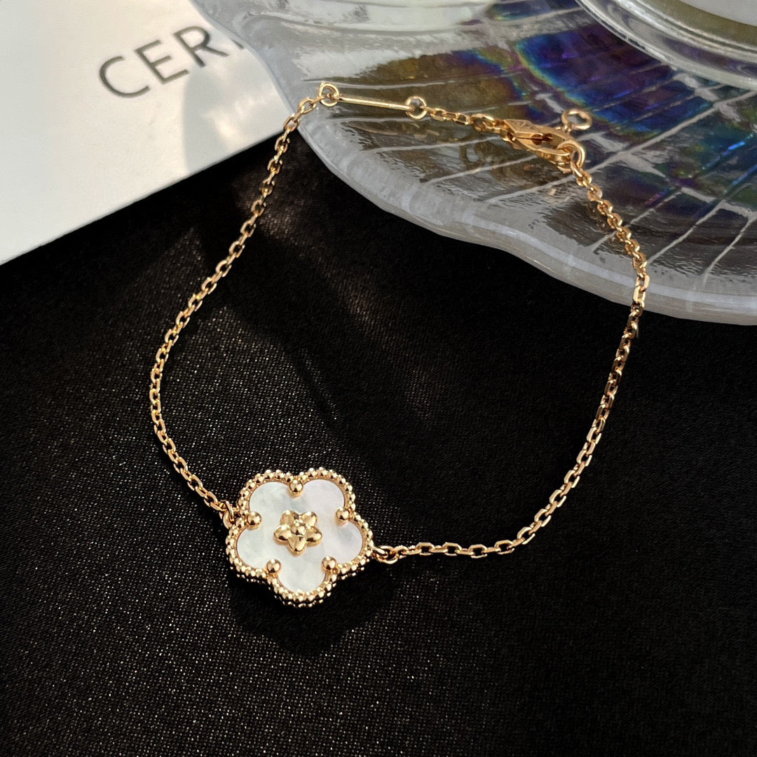 [BIJOUX]LUCKY WHITE MOP PLUM BLOSSOM  BRACELET