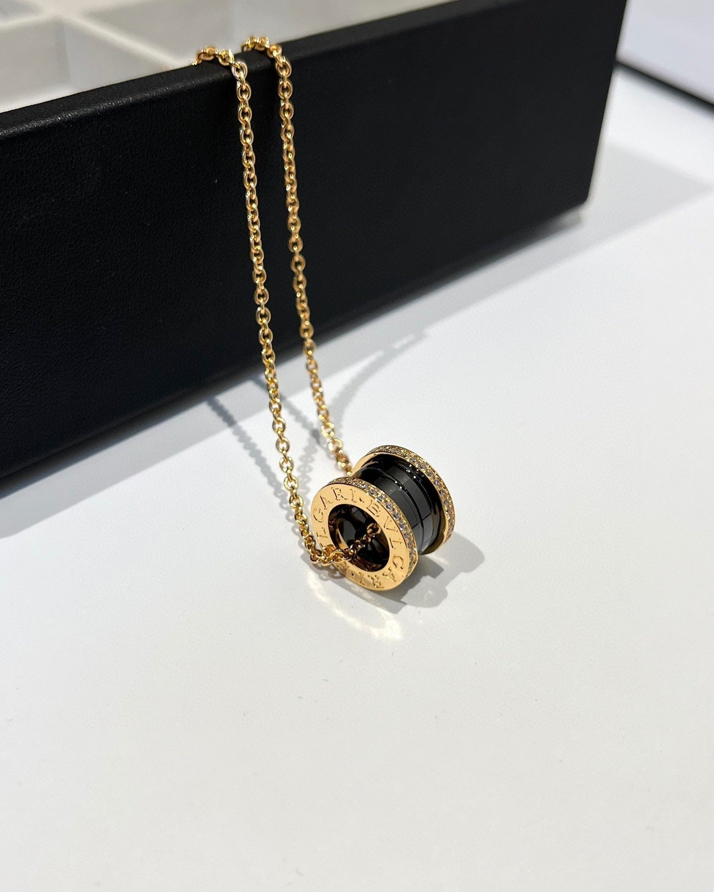 [BIJOUX] COLLIER ZERO 1 EN CÉRAMIQUE NOIRE ET DIAMANT EN OR ROSE