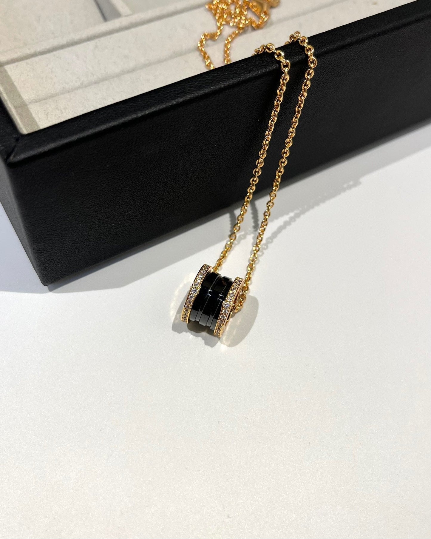 [BIJOUX] COLLIER ZERO 1 EN CÉRAMIQUE NOIRE ET DIAMANT EN OR ROSE